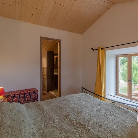 Ferienhaus Rustique Avec 2 Chambres, Nature, Animaux Admis, Wifi Et Parking - Fr-1-622-78